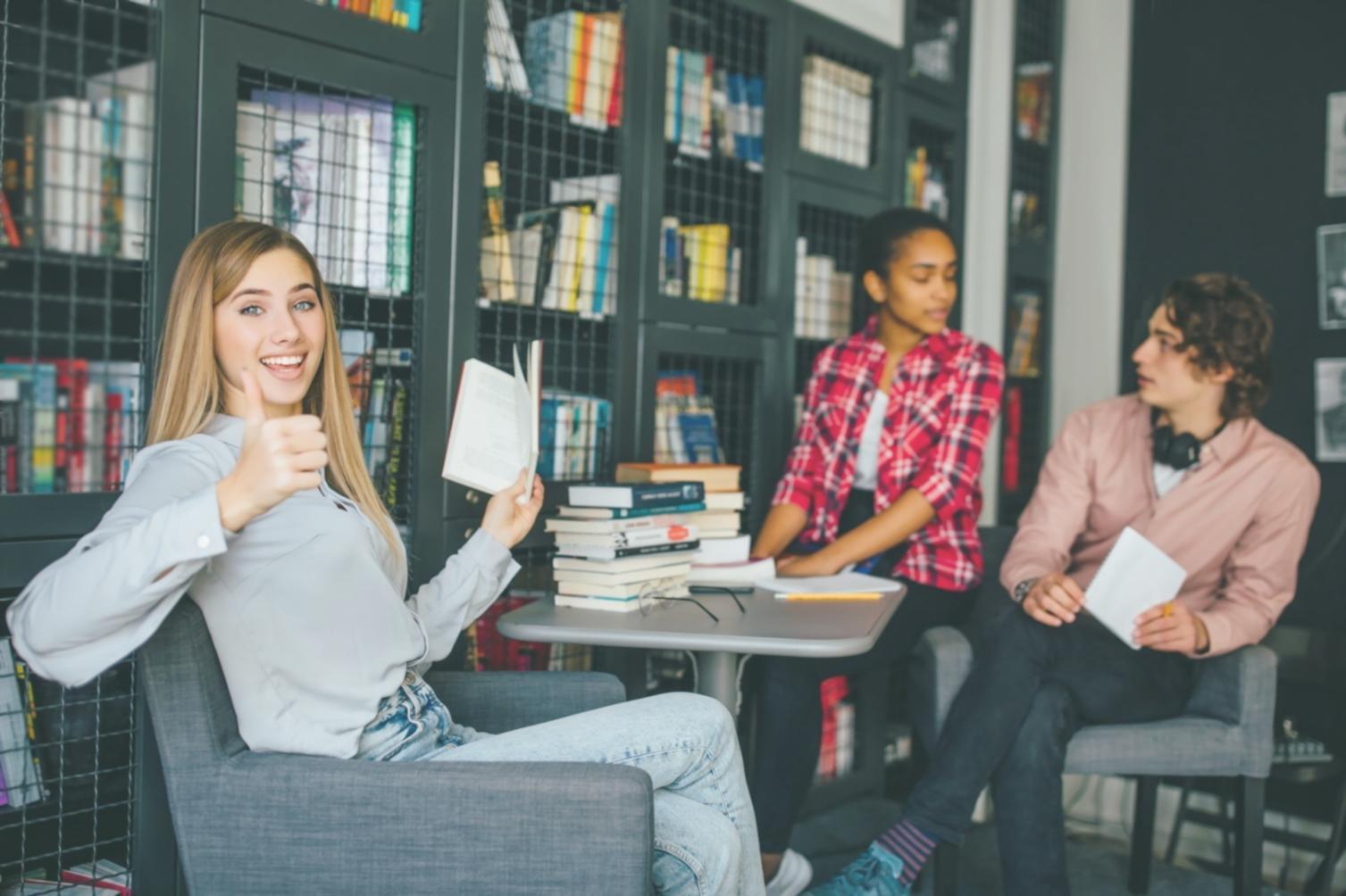 Session de formation en salle avec participants